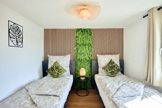 Schlafzimmer des Apartments Happy life mit grünem Dekor
